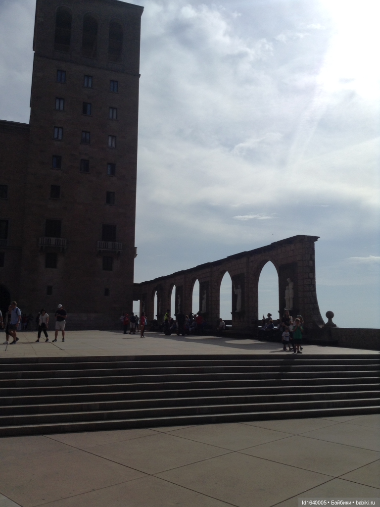 Бенедиктинский монастырь Монсеррат в Испании. Чёрная Мадонна - покровительница Каталонии