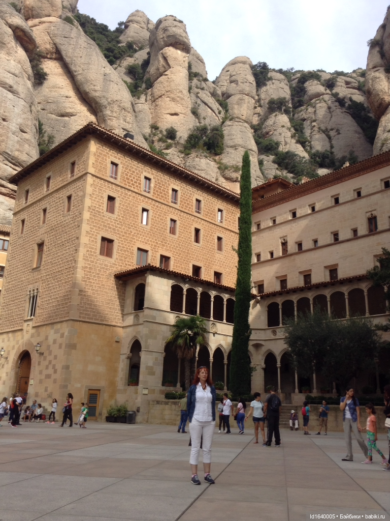 Бенедиктинский монастырь Монсеррат в Испании. Чёрная Мадонна - покровительница Каталонии