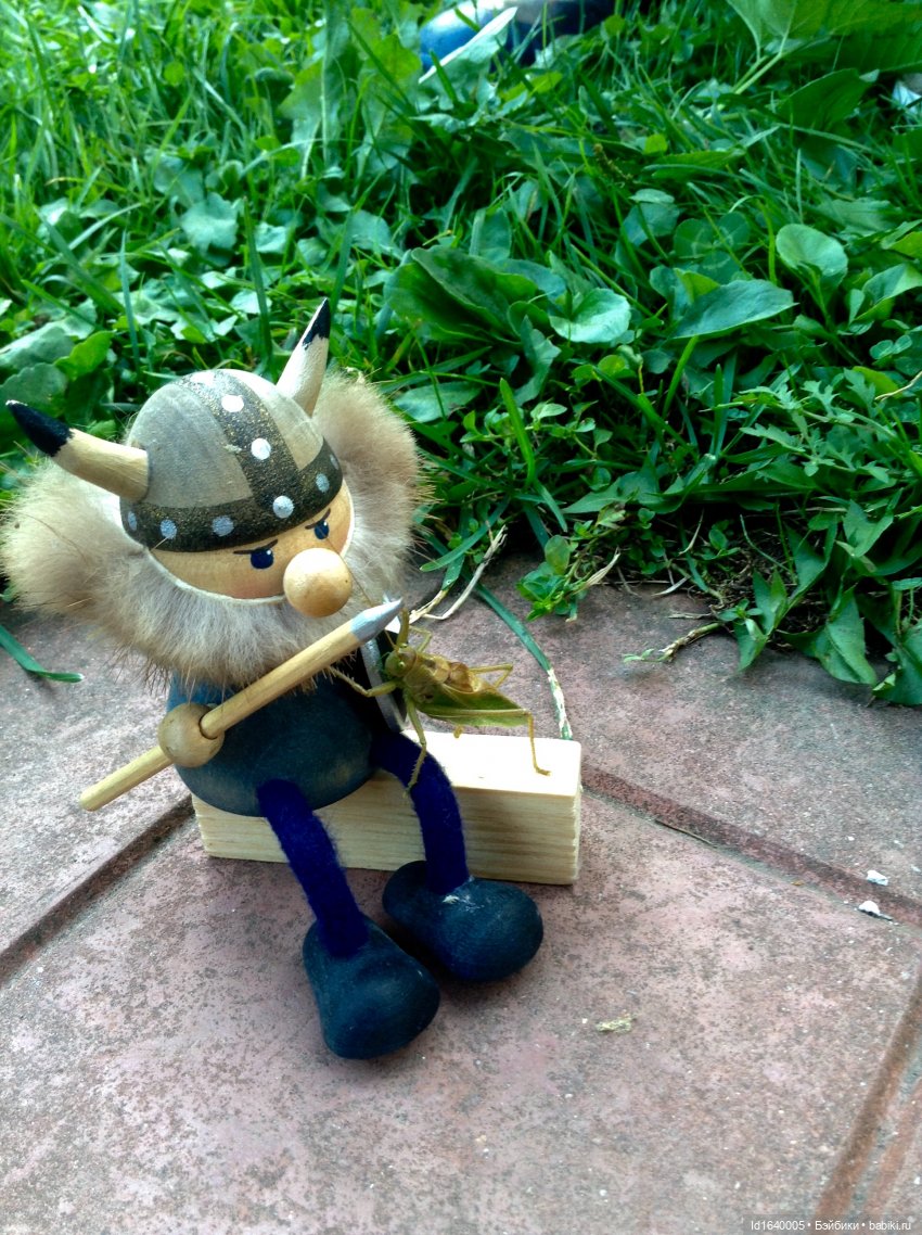 Кузнечик, который не хотел сидеть в травке