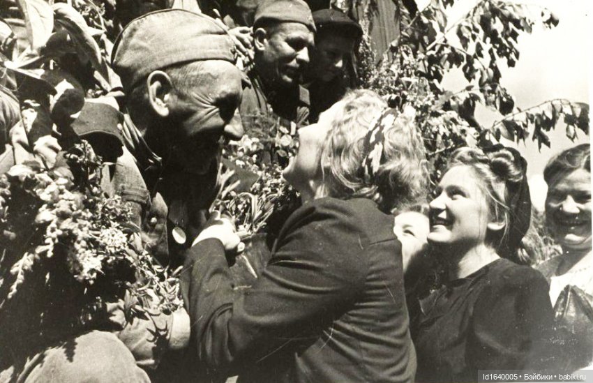 "В этой роще берёзовой". Поезда Победы. О птицах и войне