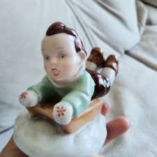 Статуэтка мальчик на санках Чехословакия