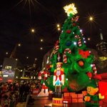 11 самых зрелищных новогодних елок мира
