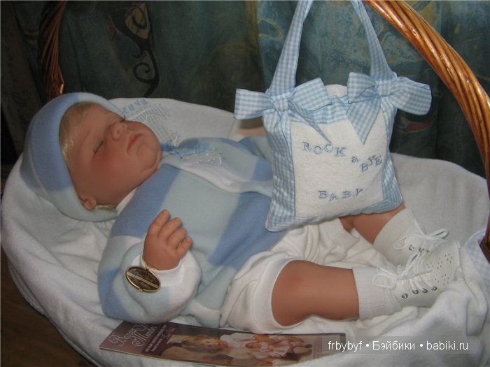 Малыш Lee Middleton переоделся