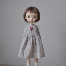 Платья для кукол формата 1/6