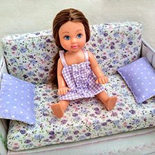 Домик в жестяной коробке для куколки Евы