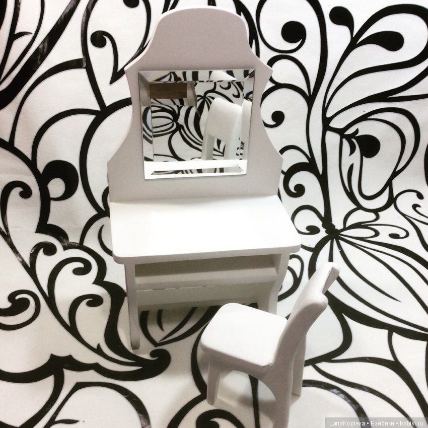 Туалетный столик. Стульчик ( был сделан на заказ доя куколки бжд к этому столику планирутся мягкий пуфик