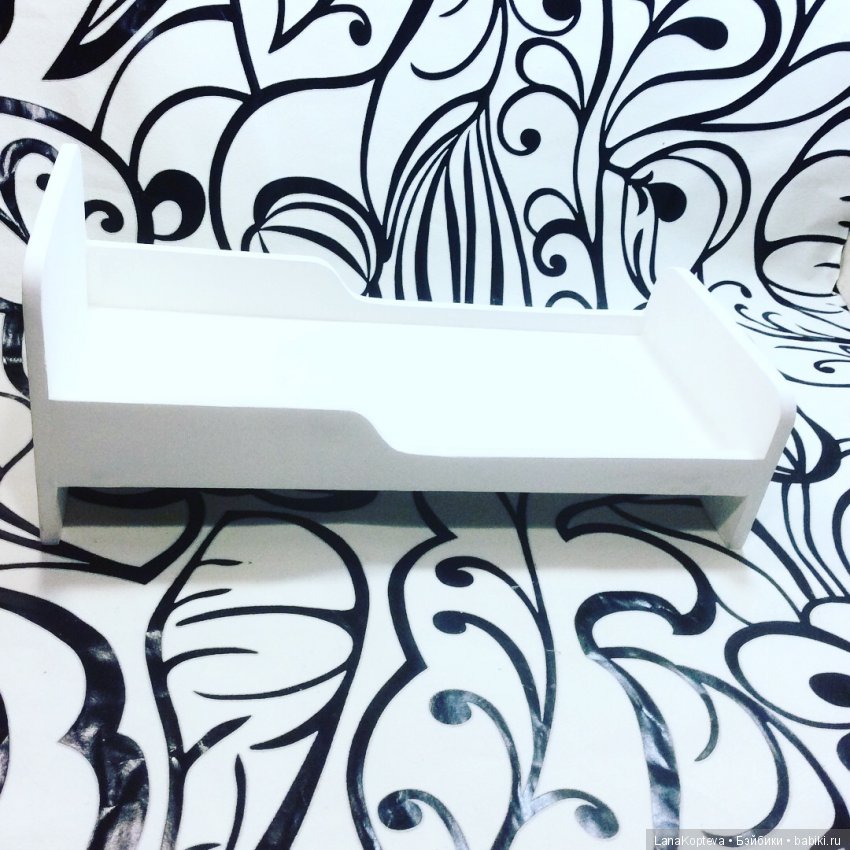 Кроватка с фигурами бортиками