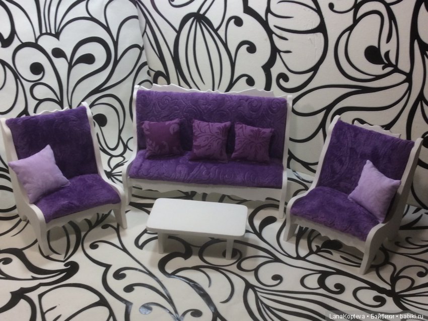 Мягкая мебель - диван, два кресла и столик