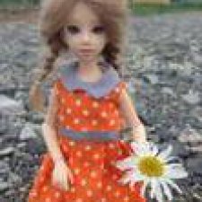 Ася и ромашки.