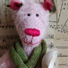 Пускай розовый медведь будет на детей смотреть