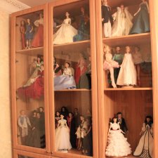 Шкаф для коллекции кукол