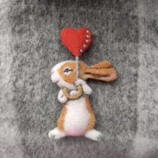 Брошь зайка