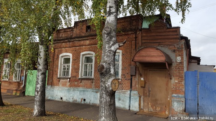 на одной из старинных улиц города - ул. Ленинградской