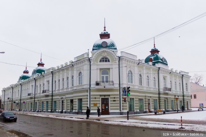 Доходный дом купца 1 гильдии М. Шоршорова ( сейчас здесь музей и магазины)