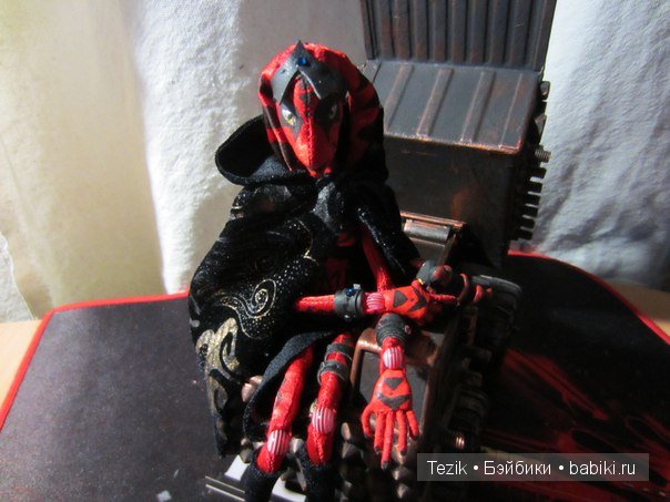 Ситх. Звездная пыль на плечах воительницы. Авторская кукла из ткани (фото 5)