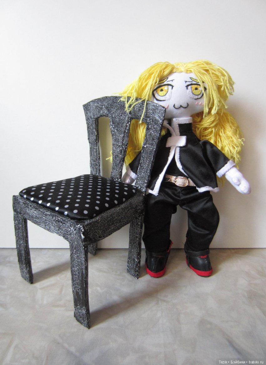 Промежуточные результаты. Мебель из картона и папье маше