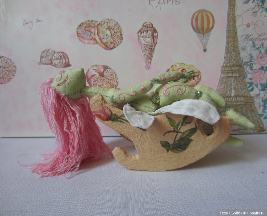 Промежуточные результаты. Мебель из картона и папье маше