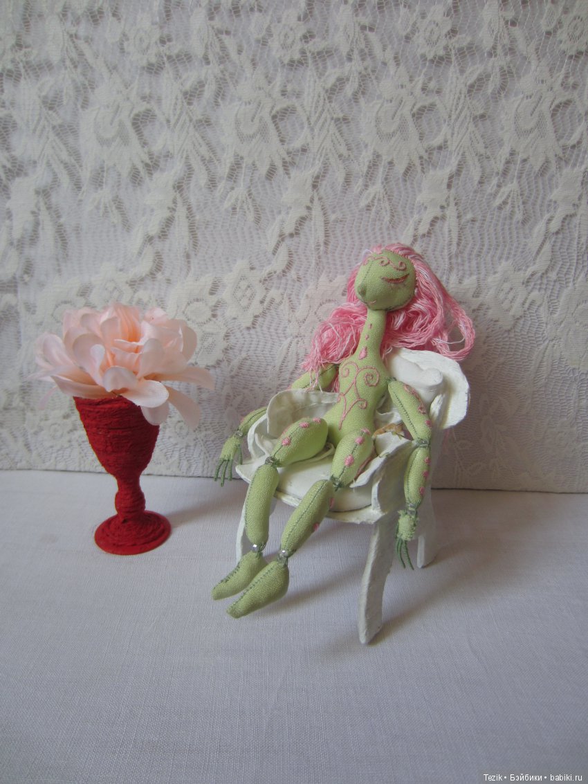 Промежуточные результаты. Мебель из картона и папье маше