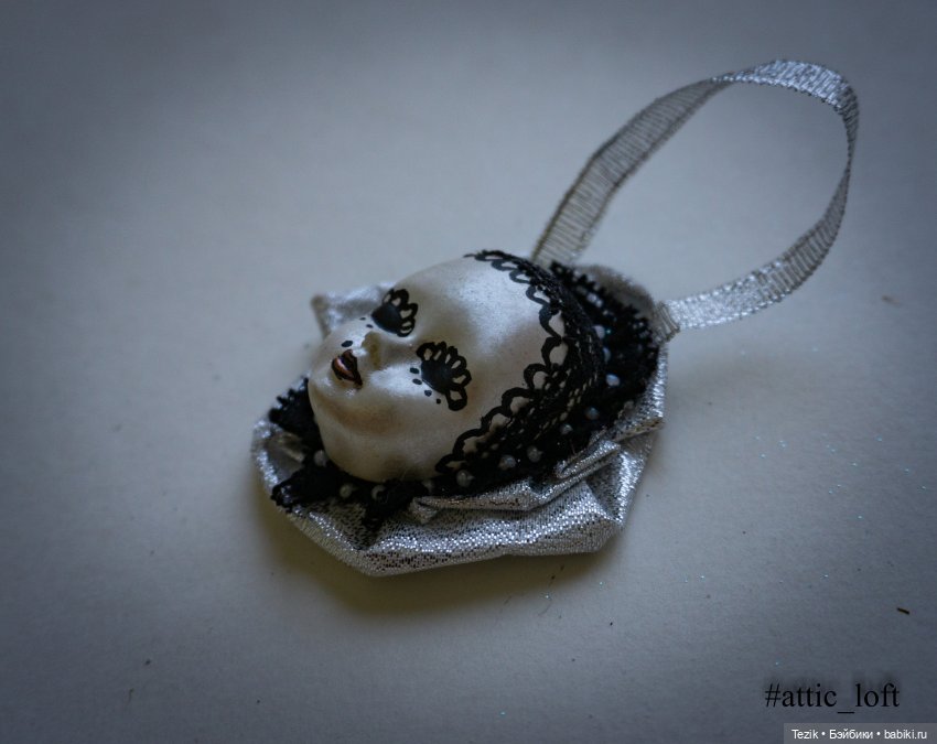 Новогодние игрушки, маски, маленькие