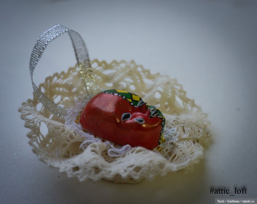 Новогодние игрушки, маски, маленькие