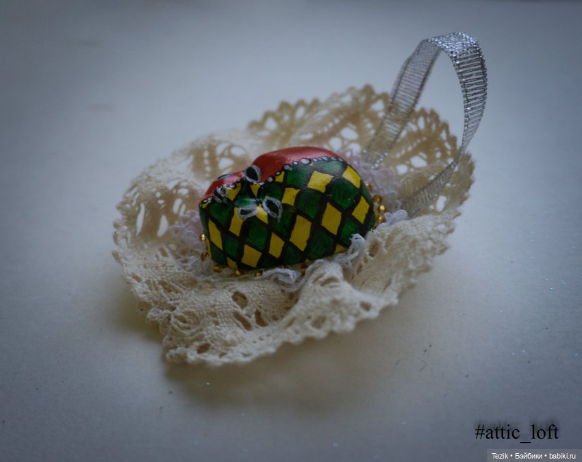 Новогодние игрушки, маски, маленькие