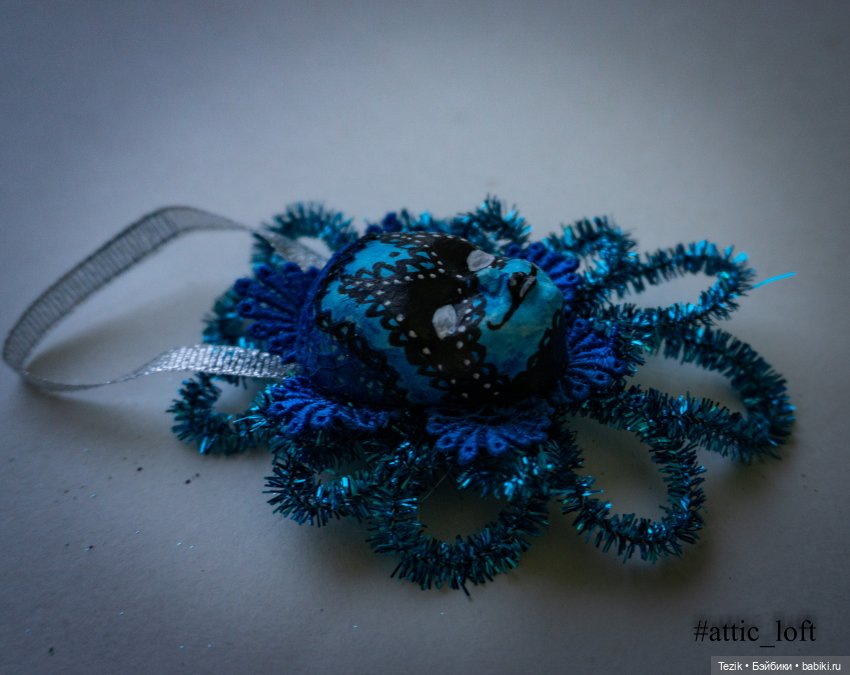 Новогодние игрушки, маски, маленькие