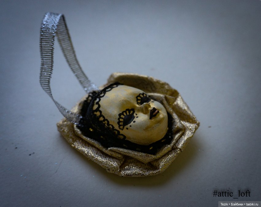 Новогодние игрушки, маски, маленькие