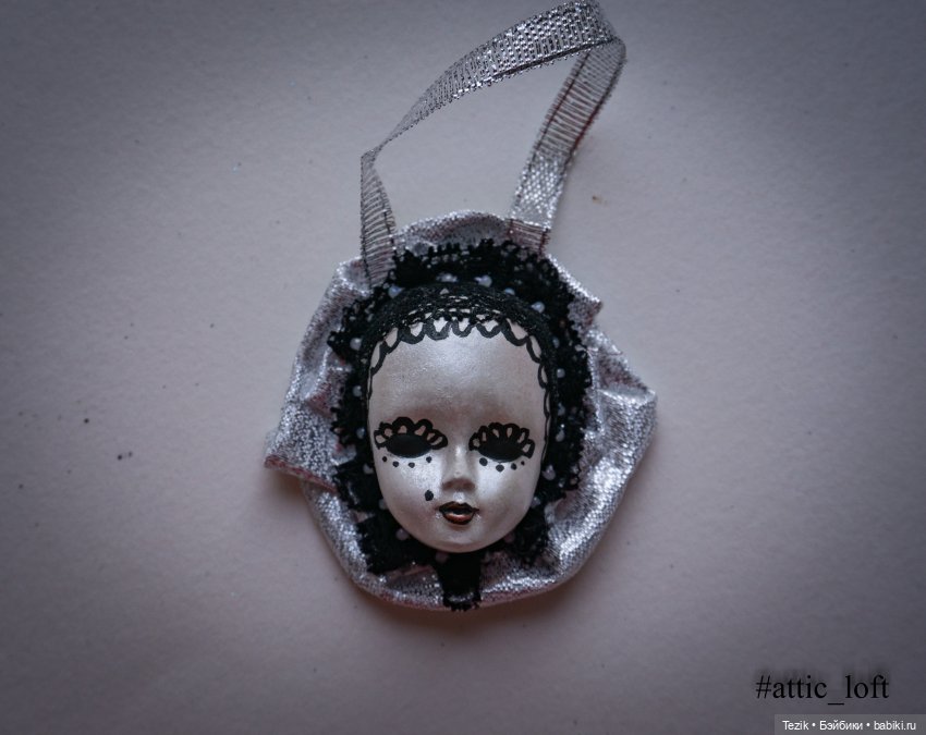 Новогодние игрушки, маски, маленькие