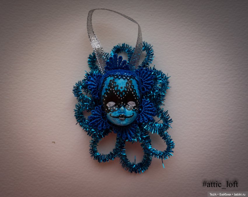 Новогодние игрушки, маски, маленькие