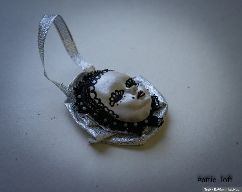 Новогодние игрушки, маски, маленькие