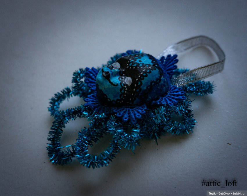 Новогодние игрушки, маски, маленькие