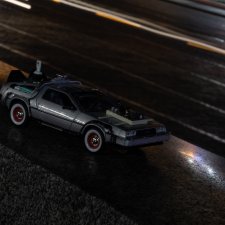 DeLorean DMC-12 и город