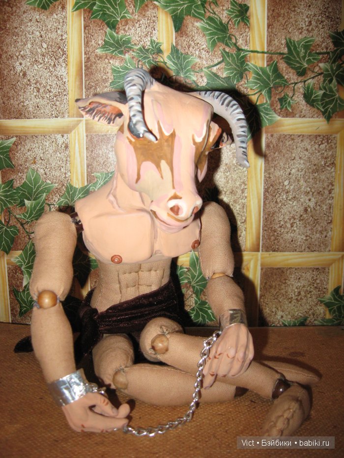 Визит к минотавру. Авторская кукла (фото 2)