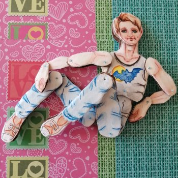 Картонная кукла в одежде