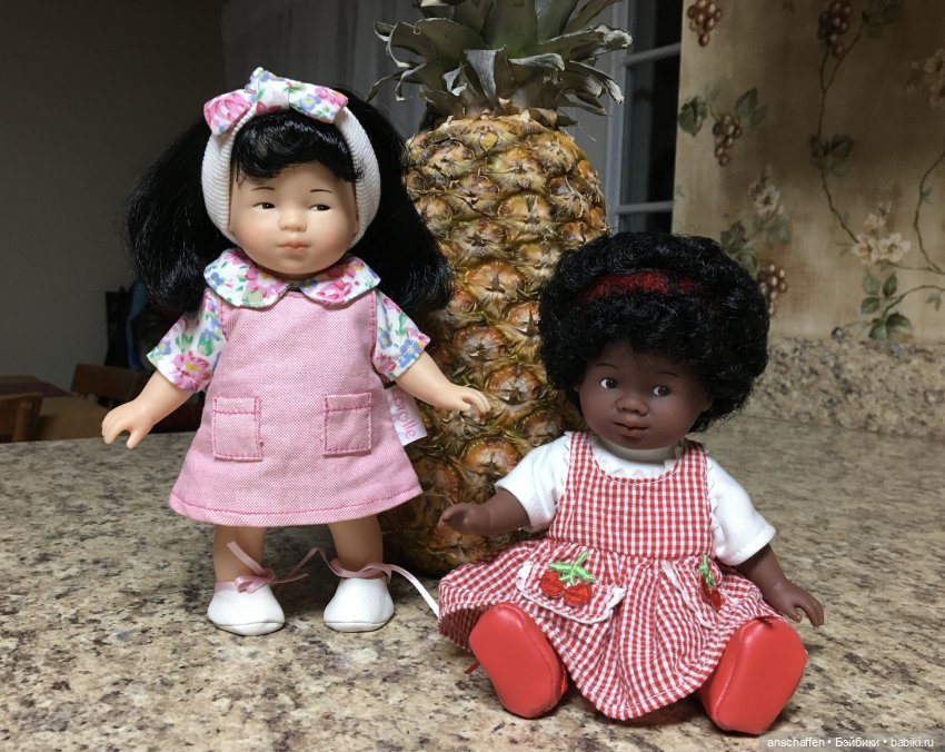 Mini Corolle: этнические куколки