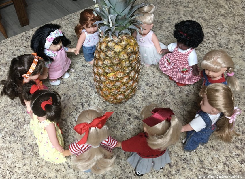 Mini Corolle: этнические куколки