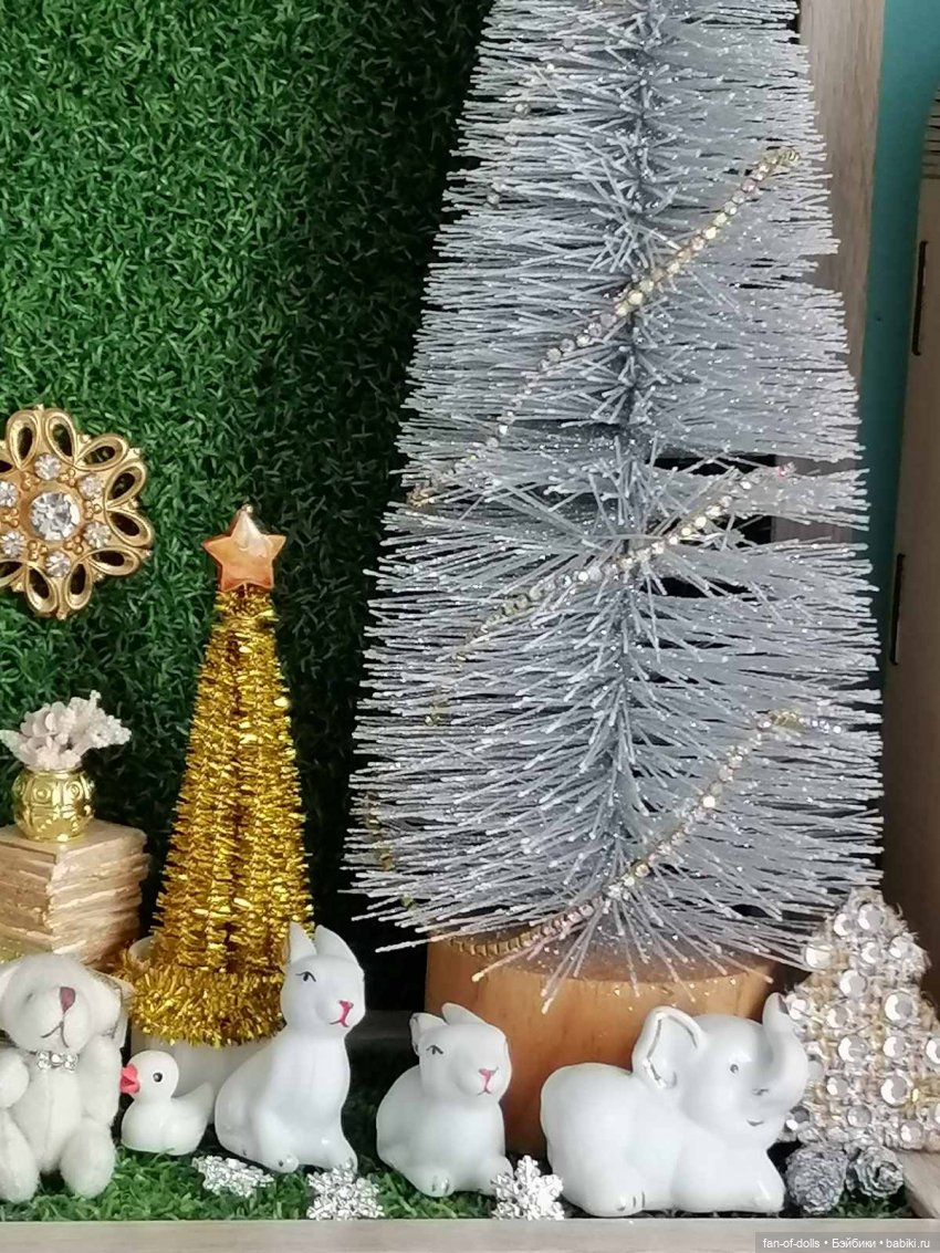 Новогодние украшения в кукольном домике