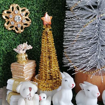 Новогодние украшения в кукольном домике