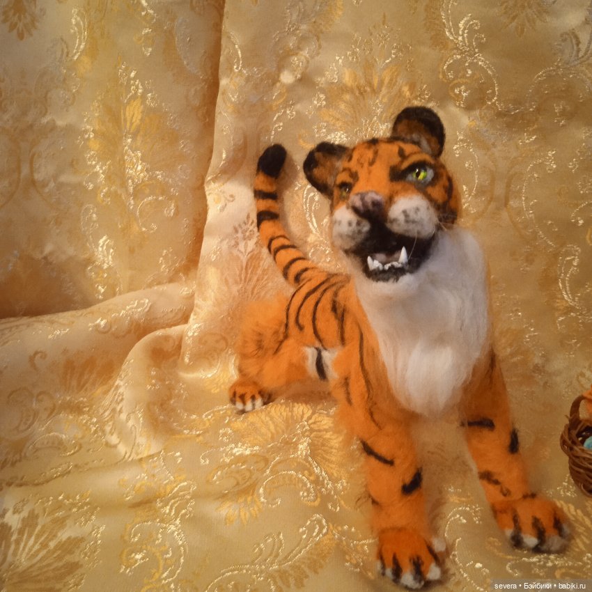 Игрушки из шерсти тигрица