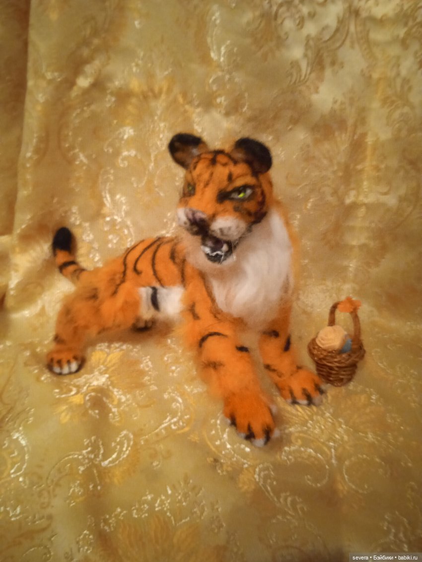 Игрушки из шерсти тигрица