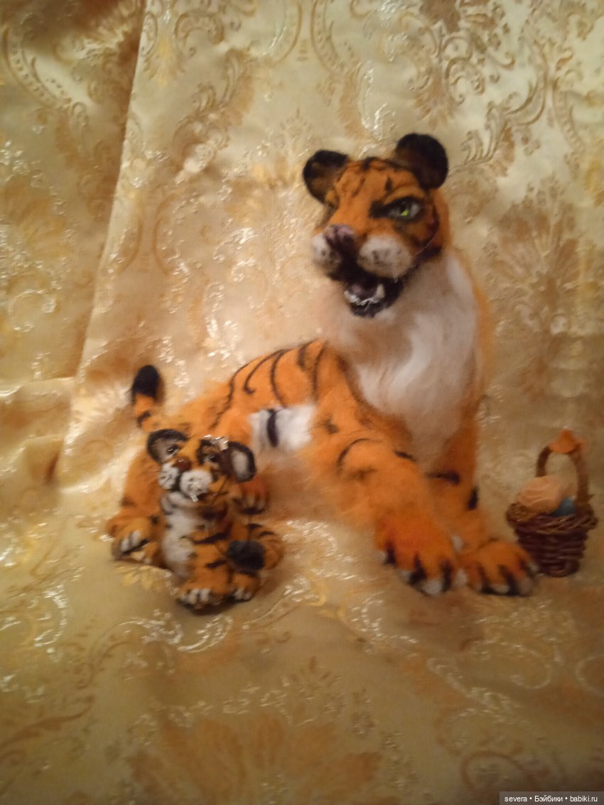 Игрушки из шерсти тигрица