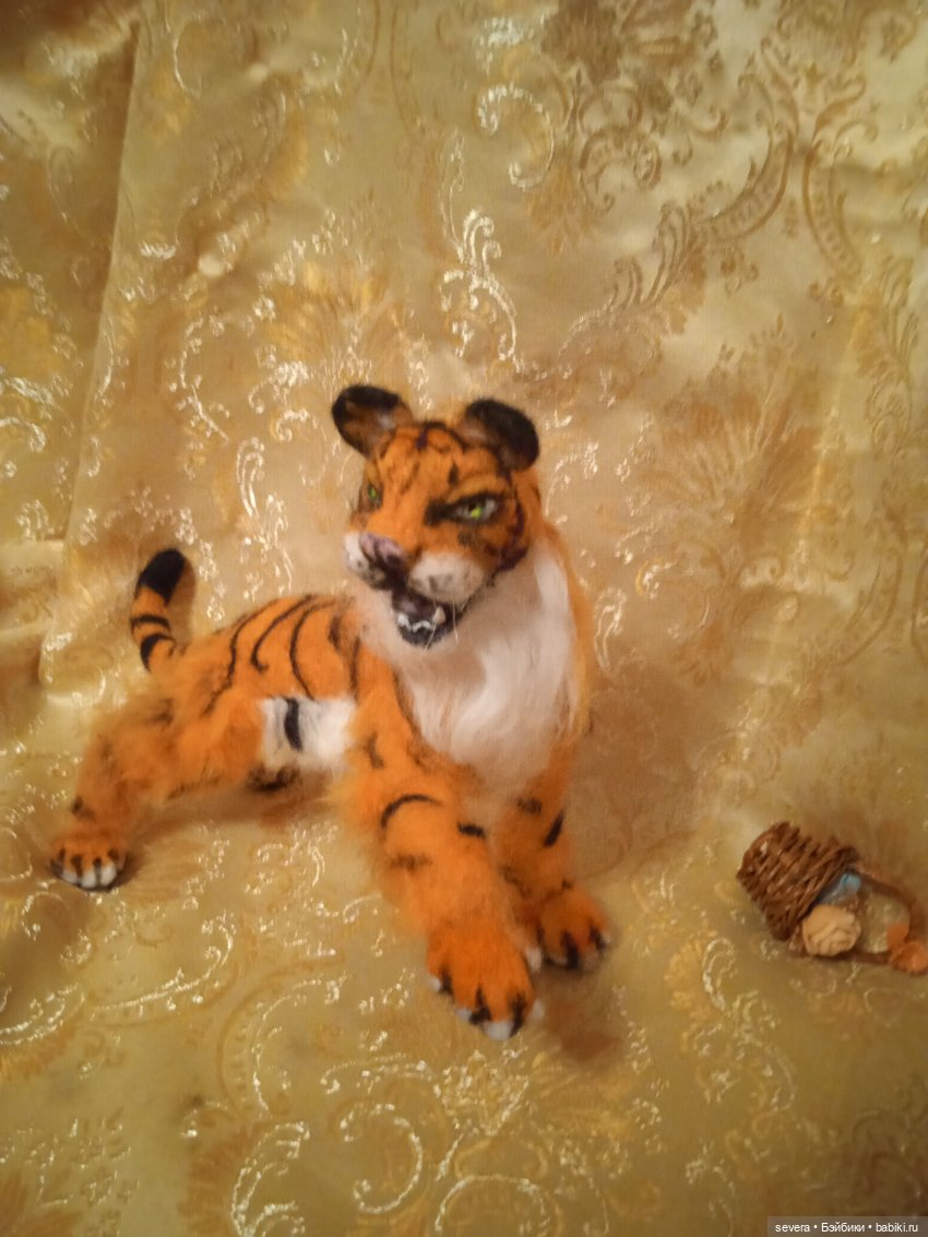 Игрушки из шерсти тигрица