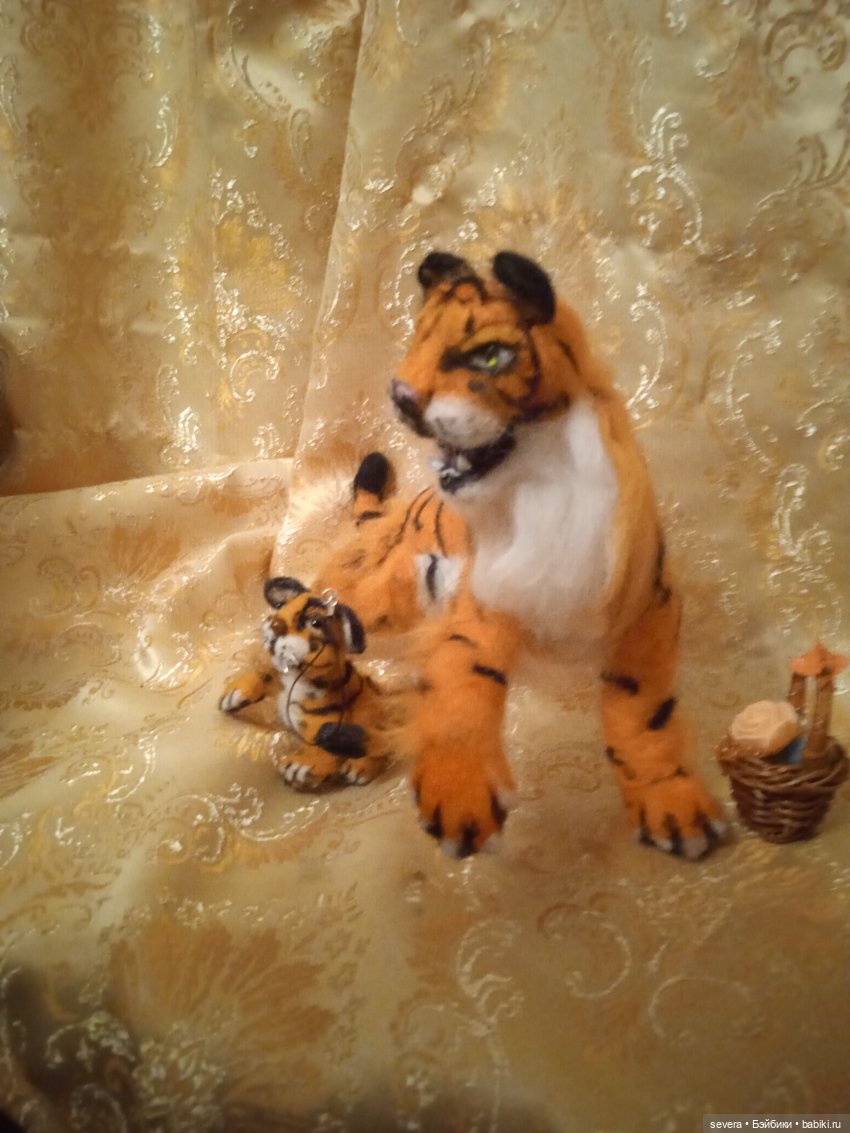 Игрушки из шерсти тигрица