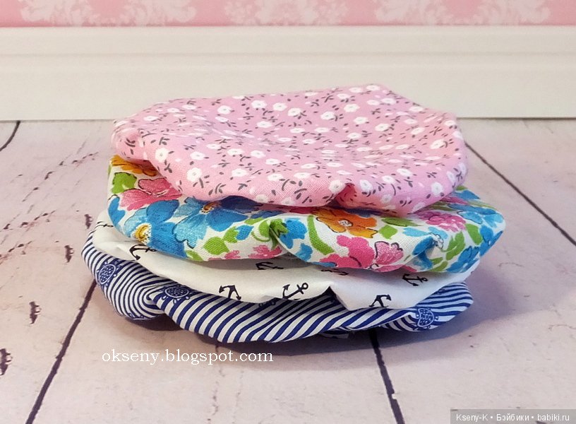 Маленькие барышни и их летние прогулки