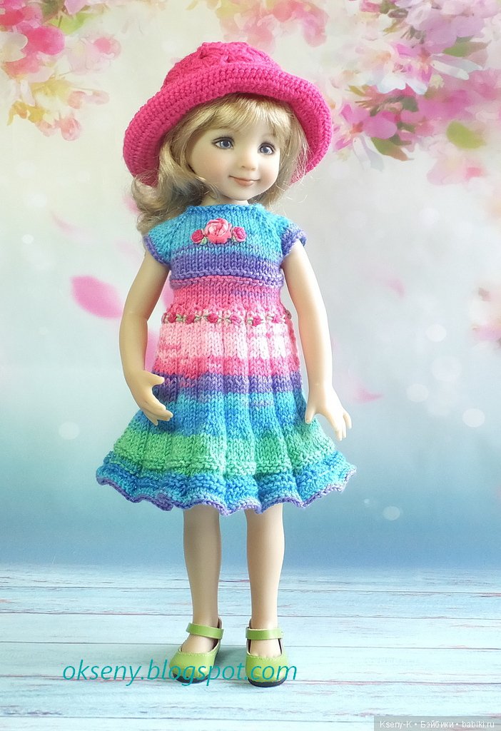 Улыбчивая девочка представляет (фото 3)