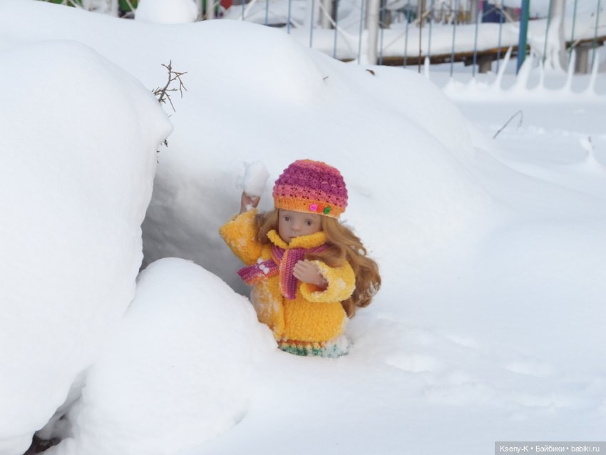 Снежная зимняя прогулка Лины