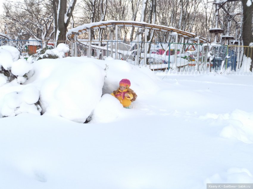 Снежная зимняя прогулка Лины