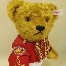 Мишка Тедди -директор цирка.