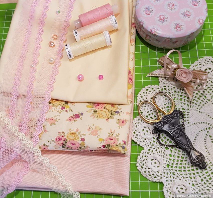 Наряд с розочками для юных леди