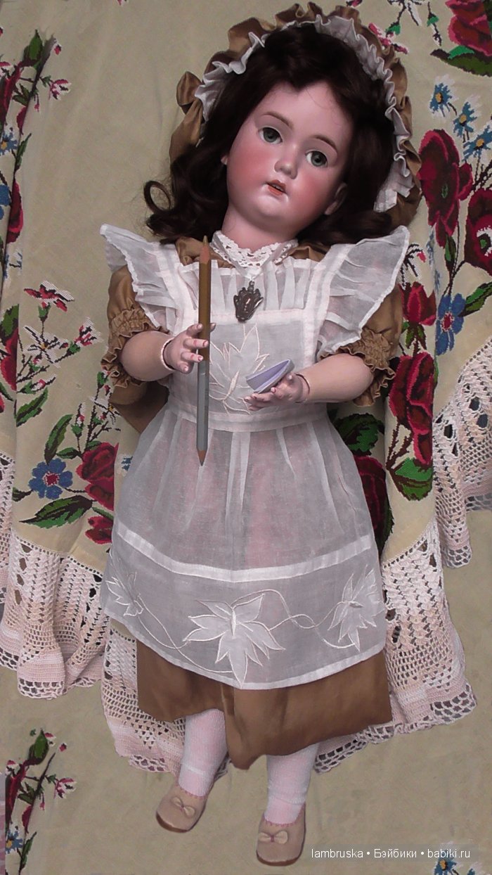 Сегодня Мариана поработала моделью-примеряла наряд,сшитый для другой девочки